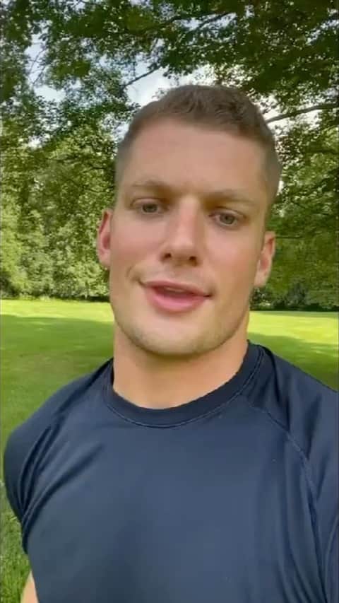 ウィル・マコーマックのインスタグラム：「The real MVP. Congrats to my cousin Carl Nassib. The first NFL player to come out as gay. Incredible. ❤️ 🏳️‍🌈」