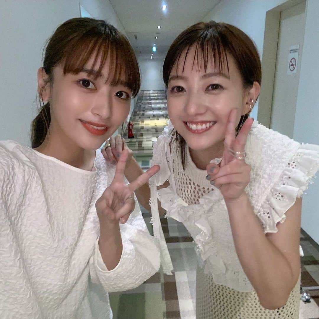 伊藤千晃のインスタグラム：「今日のテレビ収録は偶然にもチピちゃんと一緒でした📺 ⁡ 子供も同い年で仲良しなんだけど、仕事でママ同士が一緒になるなんて嬉しかったな☺️❤️❤️ ⁡ 情報解禁はまたしますね！！ お楽しみに♡ ⁡ ⁡ #4歳ママ」