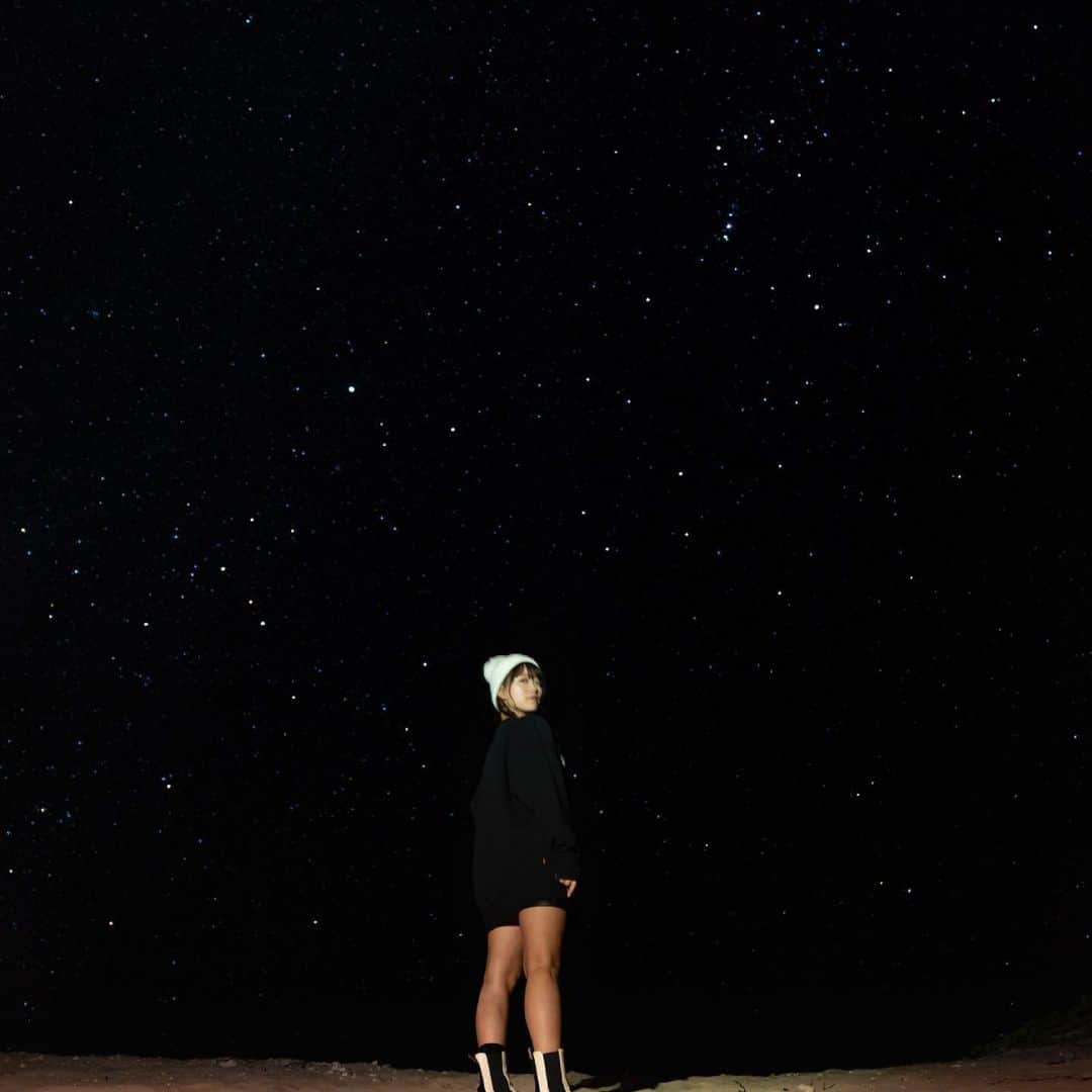 山内鈴蘭さんのインスタグラム写真 - (山内鈴蘭Instagram)「こんなに星いっぱいの空、見たことある？😢🌠 ． ． 私が星が大好きでDVDでもシーンの一つに入れたかったんだけど、カメラではあまり映らなくて…😢 ． それでも！ 宮古島で一番綺麗に星が見える場所に連れてってくれたの😭💓 ． 1分かけてシャッターを押す高機能カメラでこんなに綺麗に撮れたんだよ🌠 スタッフの皆さんの温かいお気持ちが嬉しかった宮古島での一枚です…💓💓💓 ． ． 1st DVD Naturalily  有難いことにランキングでは上位に入っていてみんな本当にありがとう😢😢😢 ． ． #星空 #宮古島 #星 #星空撮影 #DVD #宮古島 #グラビア #撮影」7月6日 21時18分 - xxsuzuranxx