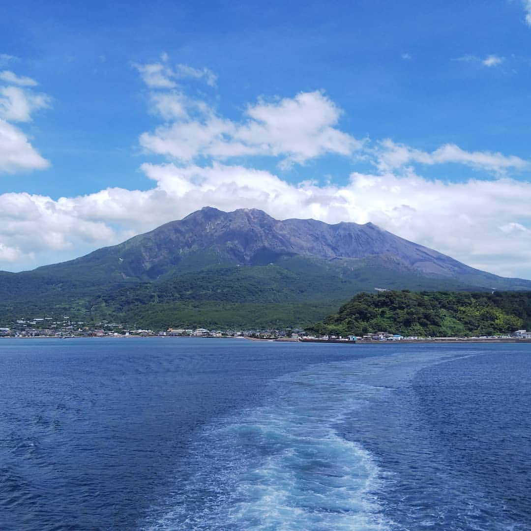 豊平有香のインスタグラム：「フェリーからのこの景色、ほっとします もう夏ですねぇ 熱中症には気を付けましょう」