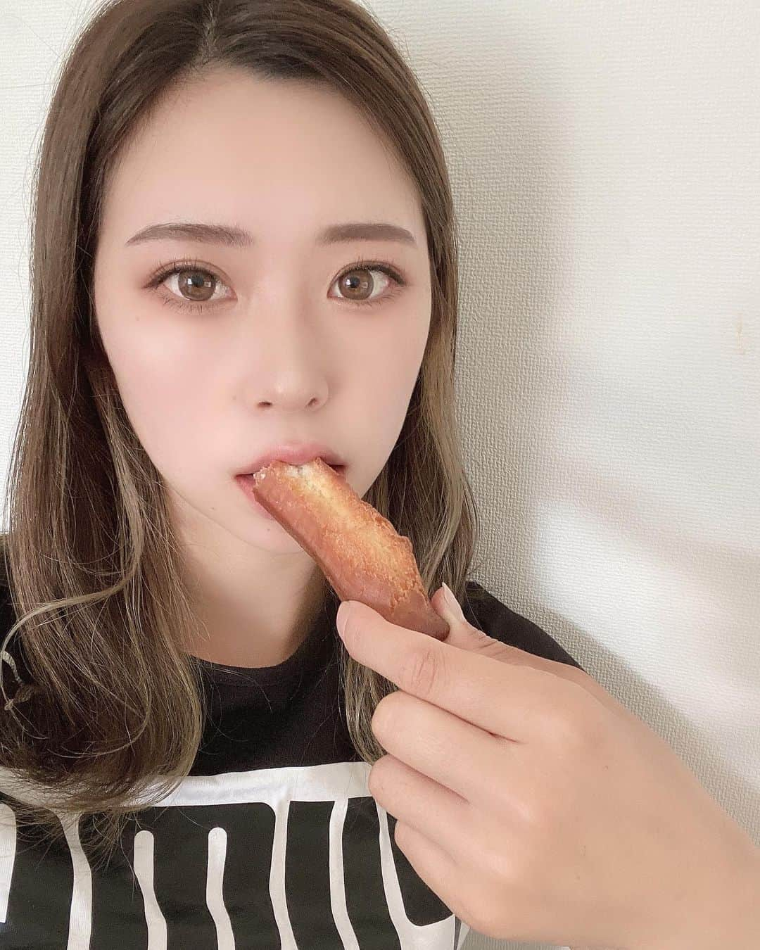 高塚南海さんのインスタグラム写真 - (高塚南海Instagram)「. . どーなつ好き🥯 . おすすめのみんなの地元の 美味しいもの教えてください〜 >>>>」7月6日 21時24分 - southsea28