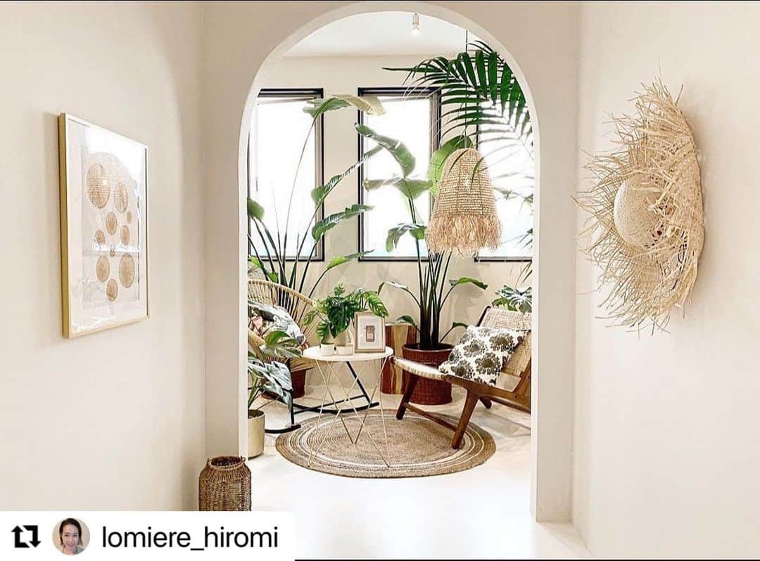 Jura Furnitureさんのインスタグラム写真 - (Jura FurnitureInstagram)「#Repost @lomiere_hiromi   ジュラファニチャーさんにお願いして ２年目を迎えました ⁡ お客様からは都会の空間を味わえる異空間 ⁡ 植物が沢山で気持ちいい😌 落ち着く〜 癒される〜 ⁡ と大好評頂いてます ⁡ ⁡ Junさんにデザインして頂けて 本当に大満足です！ 素敵な空間を作って下さり ありがとうございます😌 ⁡ Junさんが選んで下さった植物達もスクスク🌿 ⁡ 次もぜひよろしくお願いします☺️ ⁡ 天才デザイナー✨ @jun.furusawa  @jurafurniture   【life with JURAFURNITURE 】  styling by @jun.furusawa .」7月6日 21時27分 - jurafurniture