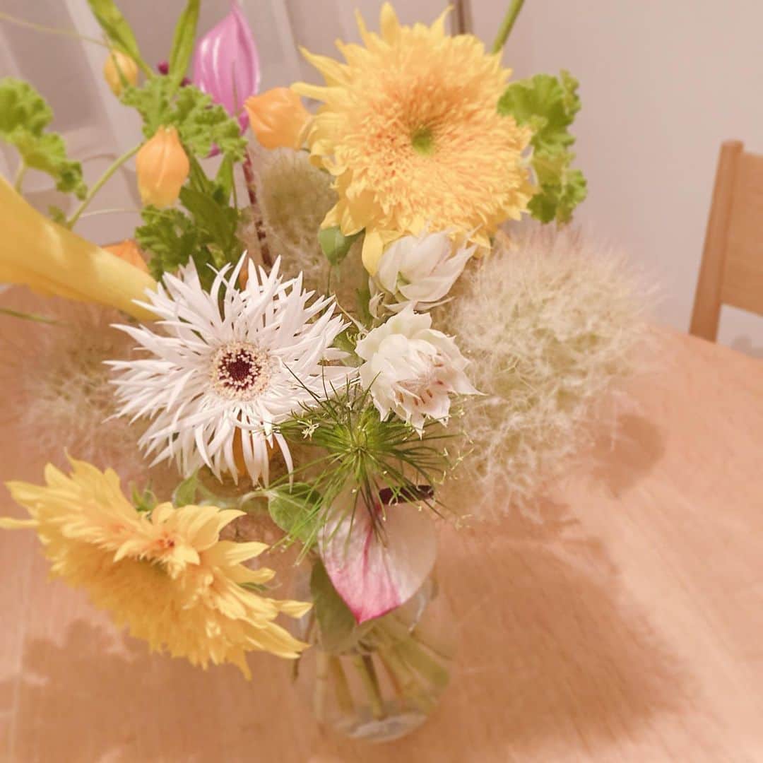 トリンドル玲奈さんのインスタグラム写真 - (トリンドル玲奈Instagram)「@stayflower2019 さんの お花がかわいすぎる。。  こんなに可愛い花束あるんだぁ☺️❤︎  部屋がめちゃくちゃいい香りになりました❤︎」7月6日 21時29分 - toritori0123