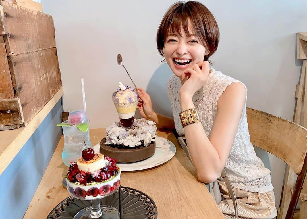 小林涼子さんのインスタグラム写真 - (小林涼子Instagram)「. パッフェ 写真撮りたいけど 食べたい気持ちが勝っちゃう 🍨 #東京カフェ #パフェ ##世田谷カフェ #世田谷グルメ」7月6日 21時38分 - ryoko_kobayashi_ryoko