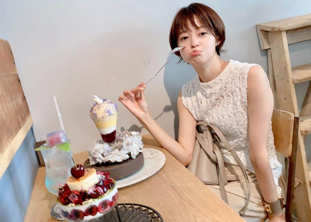 小林涼子さんのインスタグラム写真 - (小林涼子Instagram)「. パッフェ 写真撮りたいけど 食べたい気持ちが勝っちゃう 🍨 #東京カフェ #パフェ ##世田谷カフェ #世田谷グルメ」7月6日 21時38分 - ryoko_kobayashi_ryoko