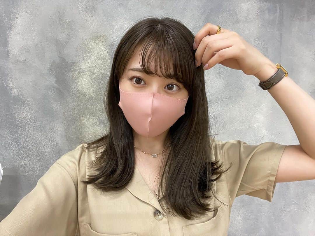 高木由梨奈のインスタグラム：「new hair color💇‍♀️🤍 @shea_chiyo さんにやっていただきました〜☺️ 今回は、グレーぽいカラー✨写真だと伝わりづらいかな？？ 梅雨なので前髪パーマもお願いしました😍 ありがとうございました💕  #ニューカラー」