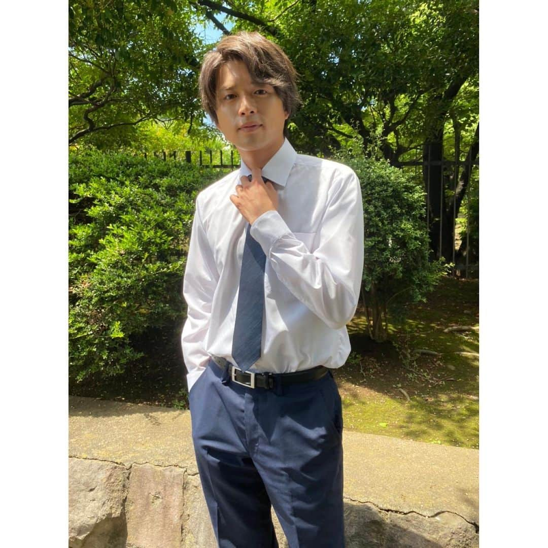 白洲迅さんのインスタグラム写真 - (白洲迅Instagram)「夏です。日焼けしてます。ロケ焼けってやつです。 明日『刑事7人』season7 夜9時から その前に「ワイドスクランブル」 に東山さんと一緒に生出演させていただきます 10:25〜 最後の方に出演します 見てね👮‍♂️ #刑事7人 #season7」7月6日 22時31分 - jin_shirasu_official