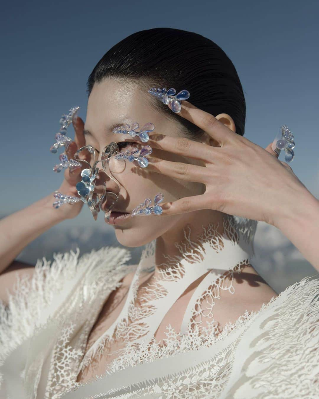 Eichi Matsunagaのインスタグラム：「Nails for @irisvanherpen AW21/22 Earthrise Collection」