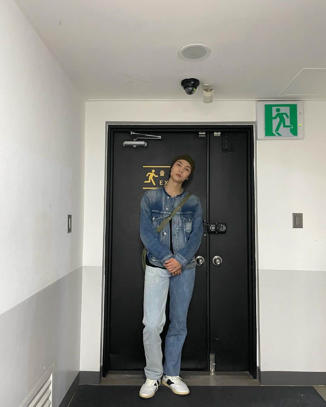 ジャニーのインスタグラム：「jeans on jeans」