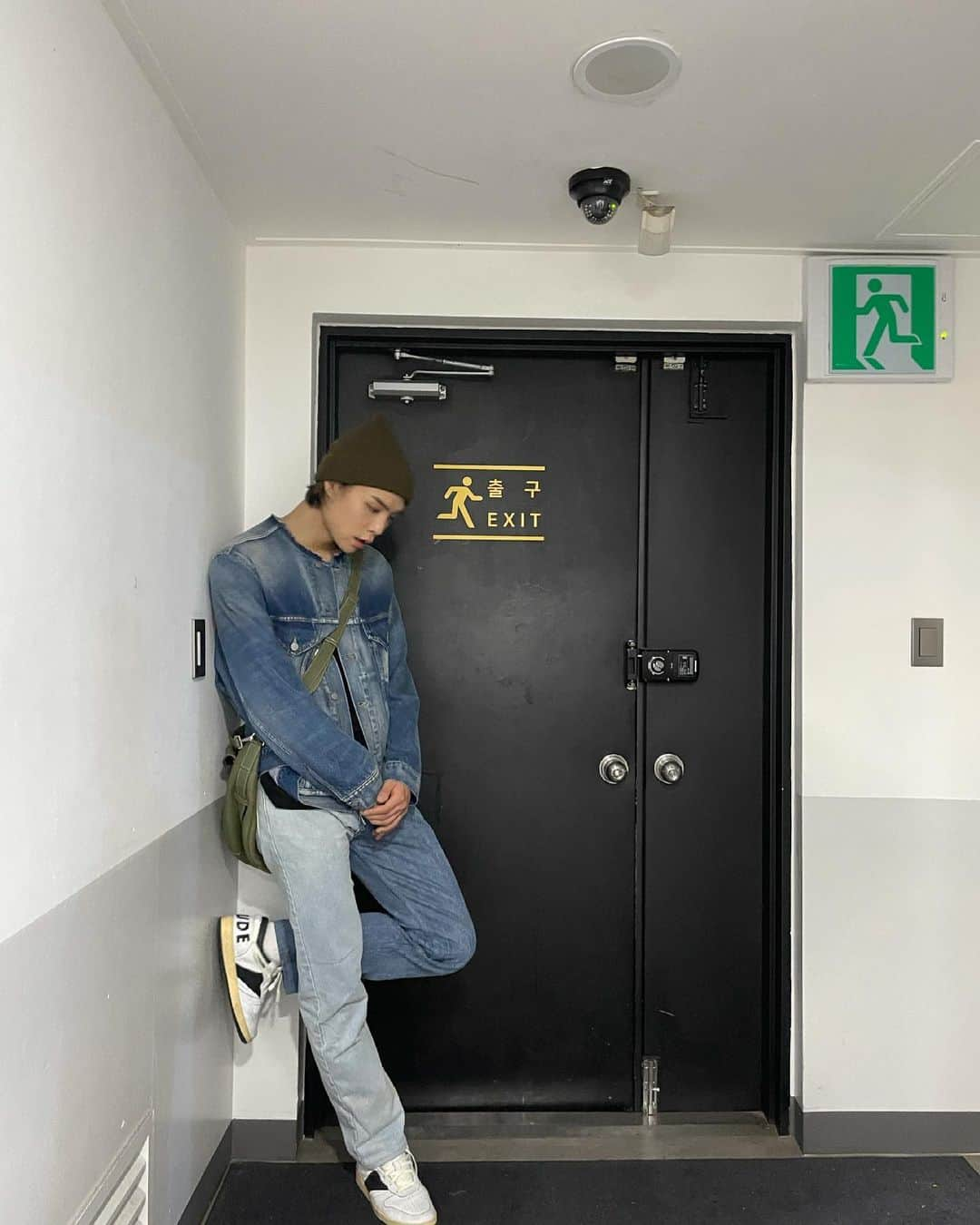 ジャニーさんのインスタグラム写真 - (ジャニーInstagram)「jeans on jeans」7月6日 22時59分 - johnnyjsuh