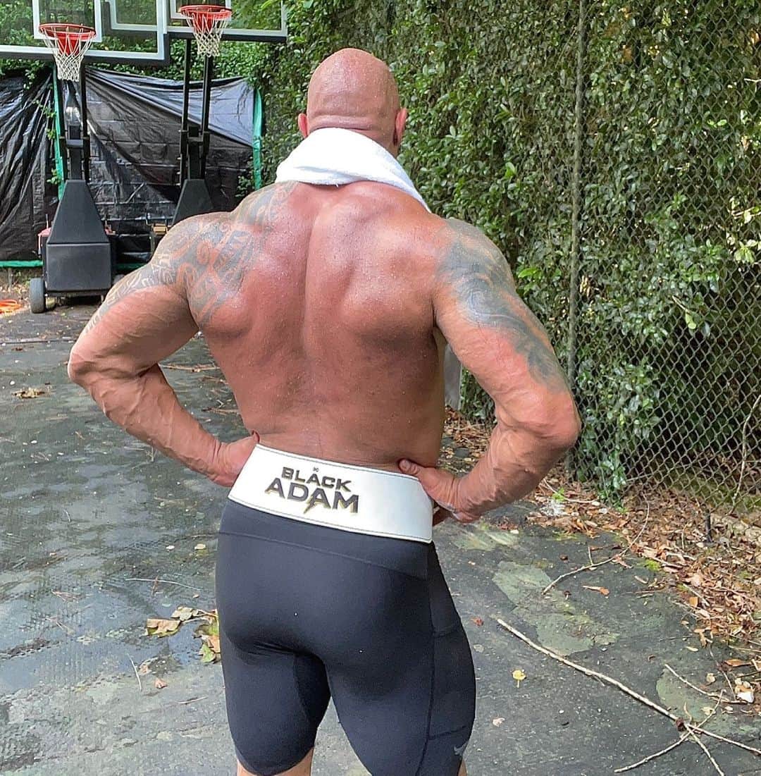 ドウェイン・ジョンソンのインスタグラム：「Back to work.  This is our final week of production for the filming of BLACK ADAM⚡️  I can’t thank you guys enough for all your support.  Grateful. Truly.  Almost two years of hard core, intense training, diet, character prep and execution.   You’ve been right there rockin’ with me all this time 🙏🏾👊🏾 And now it’s my turn and I hope to deliver the definitive antihero you deserve🤞🏾💪🏾  The hierarchy of power in the DC UNIVERSE is about to change.   #finalweekofproduction  #maninblack #blackadam⚡️🌍」