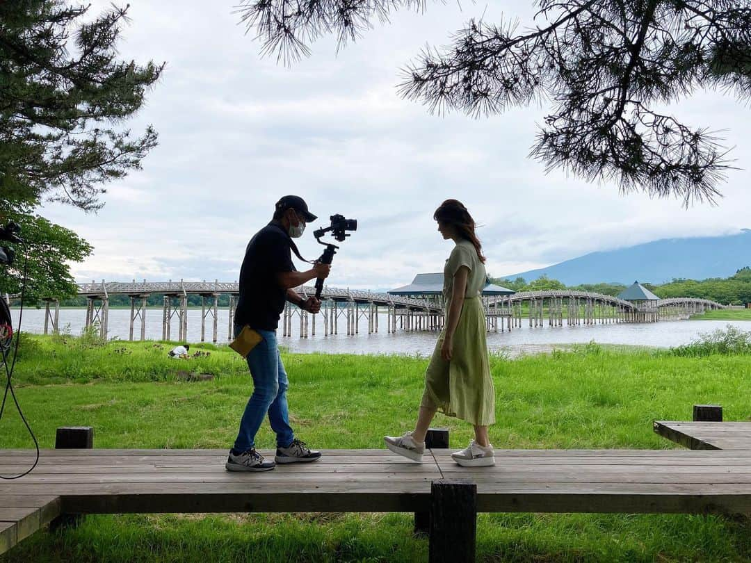 伊藤友里さんのインスタグラム写真 - (伊藤友里Instagram)「ご無沙汰しております🙇‍♀️  絵の中に入ったような🖼 そんな素敵なロケでした🥰✨  BSテレ東「MY BEST WAY」13日と20日の回に出演させていただきます😇  今回は1泊2日の旅で絶景スポット盛りだくさん📸 映画を撮るようなカメラが使われていて映像がとても綺麗で私も大好きな番組です✨  #青森 #鶴の舞橋 #ドライブ旅 #bsテレ東 #mybestway #伊藤友里   今週も雨が続きますね。雨の中救助にあたられている方々本当にお疲れ様です。少しでも早く1人でも多くの方が救助されますように。」7月6日 23時48分 - ito_yuri_official