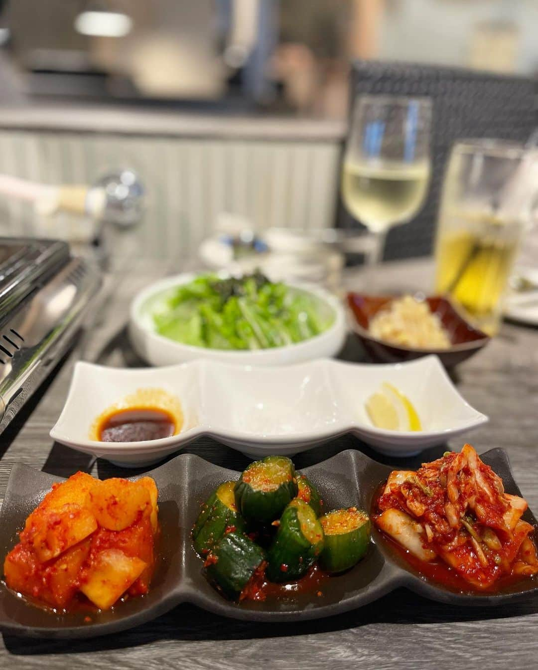 真優川咲さんのインスタグラム写真 - (真優川咲Instagram)「#🥩#🥓#🐂#🍷#🍚#🥢 ✨ 本日もお疲れ様でした🥂💗💗  #撮影 終わりにみどりお姉ちゃんと💚#dinner 🍽✨  ㊗️先日オープンしたばかりの🎊 【 @nakamenooonishi 】へ行ってきたよ✨  とにかく#お肉 ❗️#肉×肉🍖 全〜部#美味しくて#幸せ でした🤤💕  店内も#一人焼肉〜#女子会、#宴会、#密会 とか..🤫 (⬆️奥に隠れ家的な? カウンターが..🤭💗) 全てのジャンルでイケそうなこだわりの内装でした🥰💗  またぷらっと行きたいな〜🎵  ちなみに、この日着ていた #ワンピース は 撮影の時 #一目惚れ してその場で買い取りさせて頂いた 【 @dazzy_official 】#新作#カジュアルワンピース 👗🖤💗   まもなく発売開始されるので ぜひ リリースお楽しみに😘💕 #中目黒 #中目黒焼肉 #中目黒グルメ #肉食女子 #咲グルメ💋  #咲コーデ💋」7月7日 0時12分 - saki_411