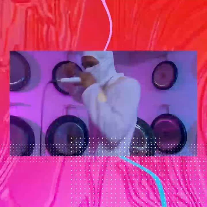 Maejorのインスタグラム：「first person ever singing falsetto thru a ski mask 🗣 lol I feel like Neo in the 🥋 scene of the Matrix this was fun - we made this song in 432 Hz frequency」