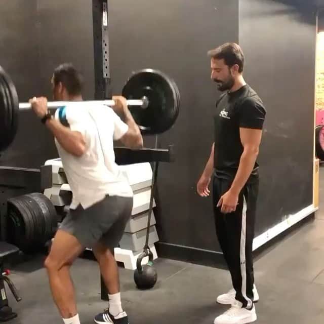 アラン・マルケス・ロウレイロのインスタグラム：「Hard Work with @mark_trainer 👊🏽⚽️」