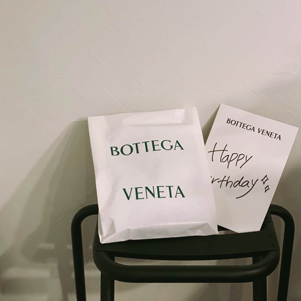 urakoのインスタグラム：「. from BOTTEGA VENETA💚 . . surprise birthday present🎁 thank you🥺🙏 . . #bottegaveneta  #birthday」