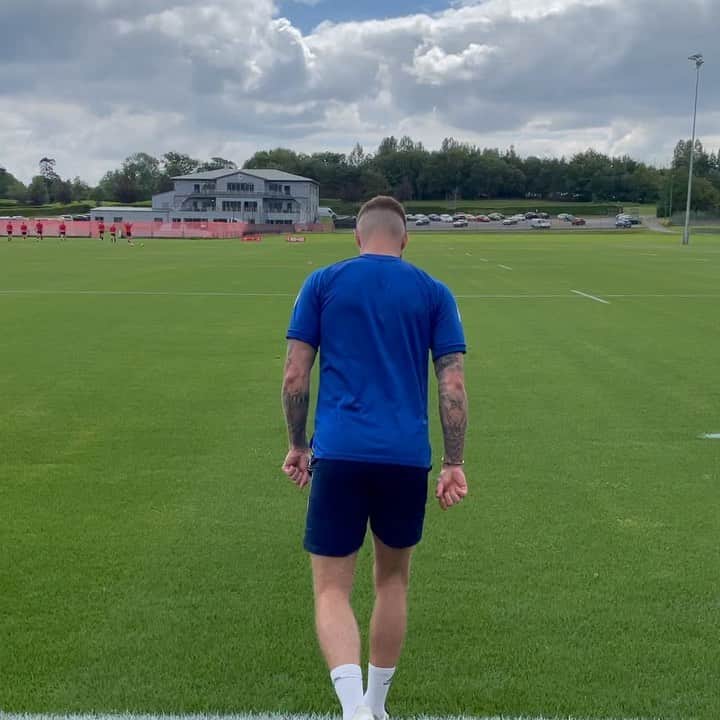 ジョー・ベネットのインスタグラム：「1st pitch runs today 🙏🏼 progress! 💪🏼」