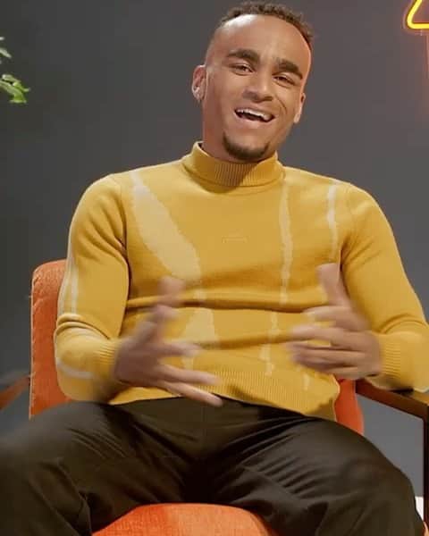 アラン・ハットンのインスタグラム：「Episode 2 of @JusteatUK’s Home Advantage is out now! Just in time to ruffle a few more English feathers. 😉 Now this is a BIG @Euro2020 game! Do we think scotland 🏴󠁧󠁢󠁳󠁣󠁴󠁿 can make it to the last 16? Let me know what you think and five lucky commenters will get 20% off their next order. C’MON SCOTLAND! #Euro2020 #JustEatHomeAdvantage #Ad  #DidSomebodySayJustEat」