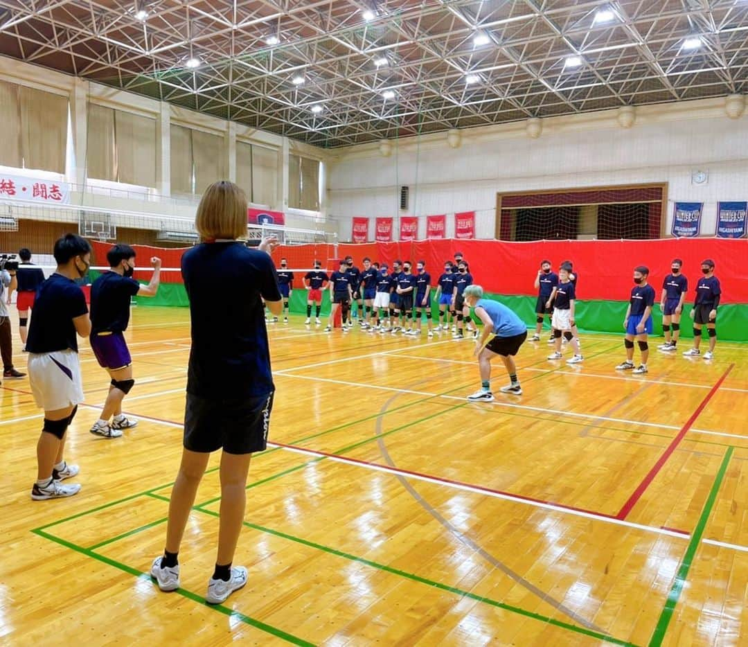 狩野舞子さんのインスタグラム写真 - (狩野舞子Instagram)「・ 6/22（火）26:10〜 朝日放送『部活ピーポー全力応援！ブカピ』に出演します💁‍♀️ ・ 人気YouTuberともやんさんと一緒に、東山高校バレー部に潜入してきましたよー😎 最後にはバレー部のみんなと対決も…🏐 関西地方の皆さん、是非ご覧ください\( ˆoˆ )/ ・ それ以外の地域の方もご安心ください👍 ブカピのYouTubeチャンネルにて、本日20:00に先行配信される事になってます👀！！ これは要チェックや〜🤓 ・ #朝日放送 #ABCテレビ #ブカピ #YouTube #東山高校 #バレー部 #YouTuber #ともやん さん #狩野舞子」6月22日 12時11分 - kanochan715