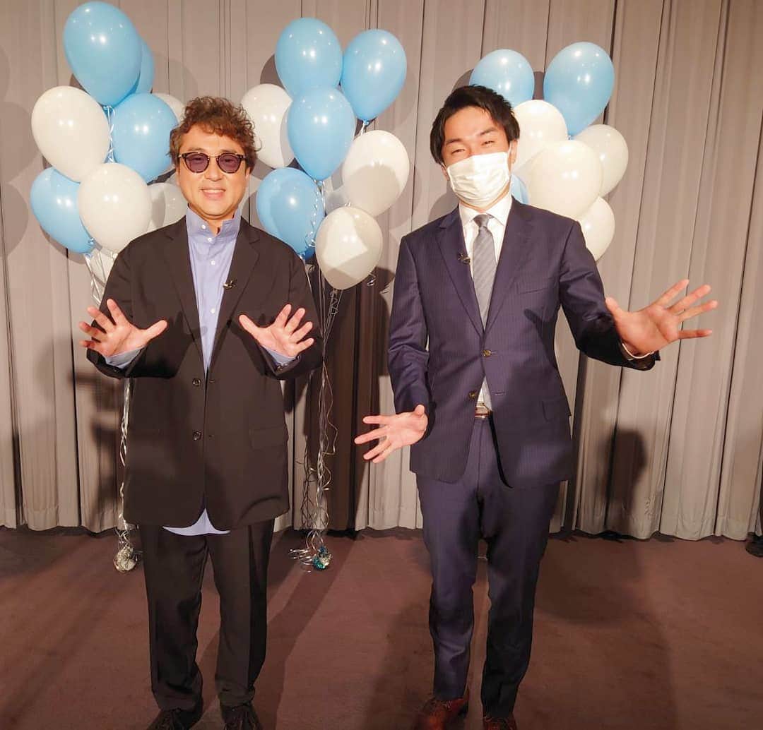 TBS「はやドキ！」のインスタグラム：「映画「マイ・ダディ」の完成報告に登場したムロツヨシさんを直撃🎤  実はムロさん、この作品が映画初主演！ 父の日ということで、"ムロ"にちなんで66本のバラが送られていました🌹  以前イベントで、はやドキ！との因縁？が生まれたムロさんですが、常に周りに気を配り、インタビュー後に「またどうかよろしくお願いします」と言ってくださるほどの優しさでした☺️🙇‍♂️   ムロツヨシさん、ありがとうございました！  渡部  #ムロツヨシ さん #直撃🎤 #渡部峻 #アナウンサー #はやドキ #tbs」