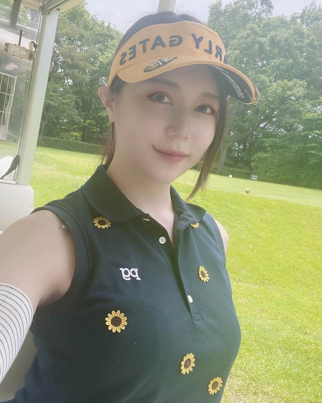 白峰ミウさんのインスタグラム写真 - (白峰ミウInstagram)「⛳️💛💚 . . . . #ゴルフ女子 #ゴルフ #golf #パーリーゲイツ #pearlygates #🏌️‍♀️  #白峰さんの休日」6月22日 12時32分 - miu_shiromine