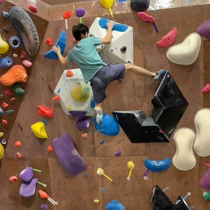 大高伽弥のインスタグラム：「NEW 2D❗️ ヨレヨレだったけどギリ押し切れました😁  New set by @taiseiishimatsu  @climbparkbasecamp   @tokyopowder  @eyecandyworks  #緑風堂鍼灸院  #陽開カイロプラクティック」