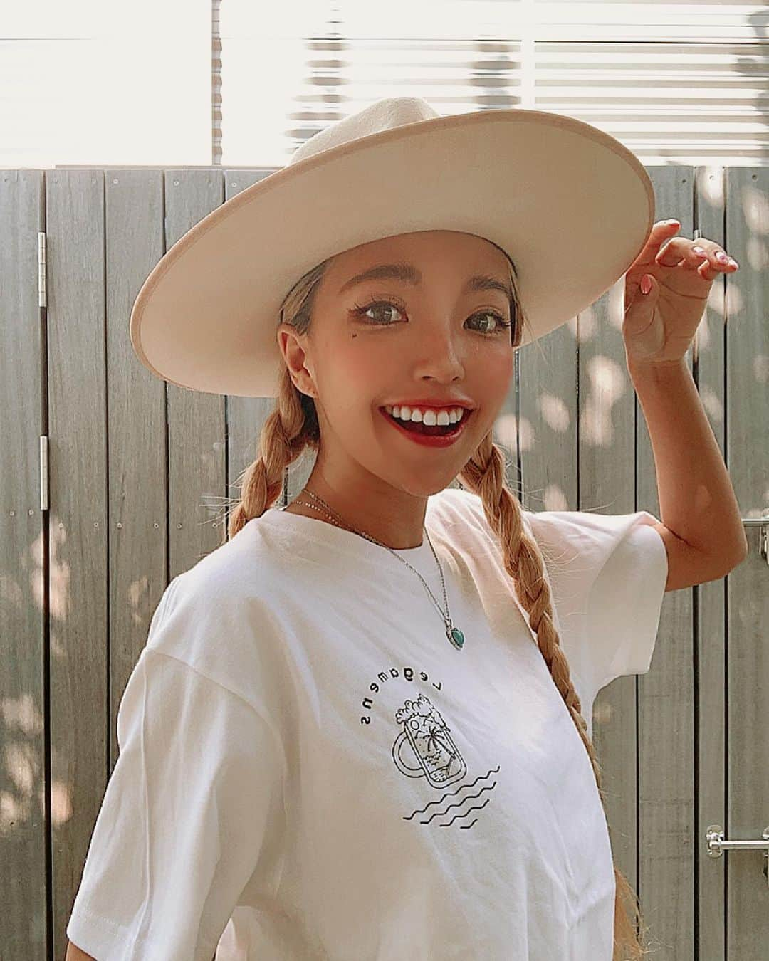 ユミ さんのインスタグラム写真 - (ユミ Instagram)「super sunny🙌🏽🌈🌼  天気最高💚🌼 安定のbohe surf day🌊🤎👍🏽👍🏽 この @legamens_ のTシャツ ラフで可愛い〜🏄🏽‍♀️♡  #bohemian#surf#surfcasual #ootd#beach#sea#ocean #happy#positive#smile#beachgirl #beachgirlforlife#legamens」6月22日 13時14分 - yuminchu1029