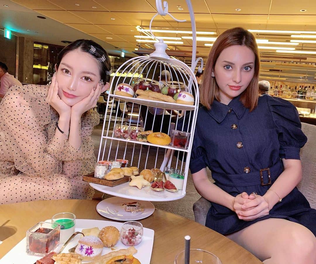 MASAMIのインスタグラム：「平和会( ˘ω˘ )☞♡☜( ˘ω˘ )  なんかアフタヌーンティーしたくないです？のノリでアフタヌーンティーしたら3人でハマっちゃった😂 おすすめのアフタヌーンティーおしえて欲しいです！  知らねーよって人は好きなラーメン屋おしえてください😚🍜まあちゃんは太麺こってり派です。」