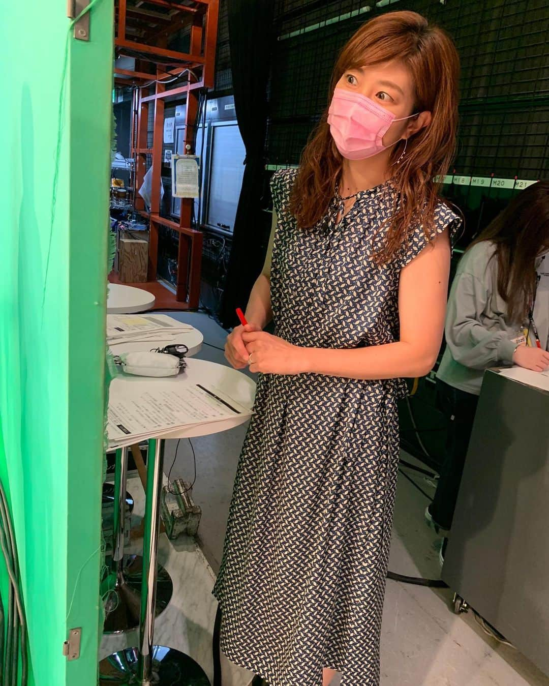 潮田玲子さんのインスタグラム写真 - (潮田玲子Instagram)「今朝のグッドモーニング。 緊急事態宣言があけたので久々のスタジオにソワソワ…笑笑  衣装はワンピースでした😍🙏 ワンピース @josephfashion_japan  ピアス @room403_official  シューズ @randa_pic  #グッドモーニング #スポーツコメンテーター #衣装紹介」6月22日 15時51分 - reikoshiota_official