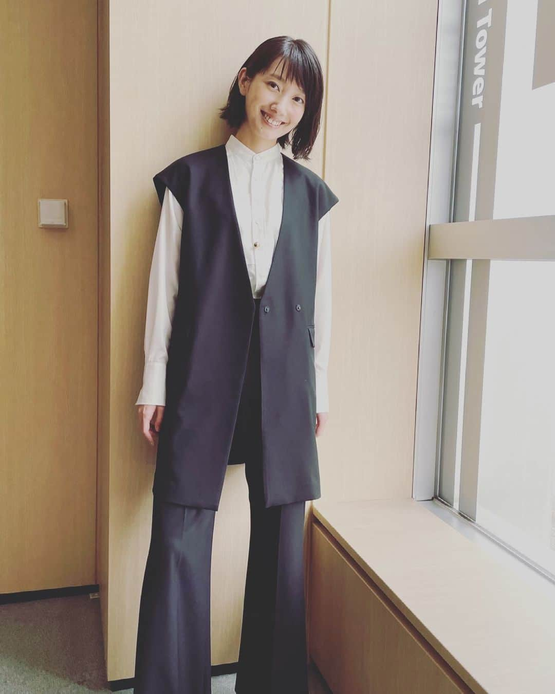 波瑠さんのインスタグラム写真 - (波瑠Instagram)「ナイトドクター第1話楽しんでいただけましたでしょうか。同期たちの成長を今後もどうか見守ってもらえると嬉しいです。  電波ジャックを見てくださったみなさんもありがとつございました。 衣装はタグ付けしております。」6月22日 16時14分 - 06_haru_17