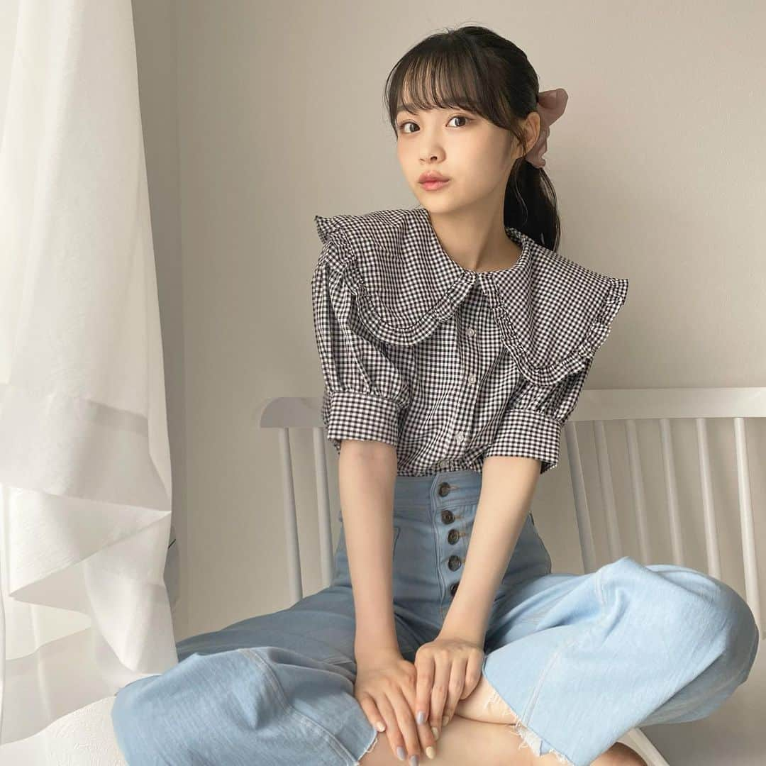 林芽亜里さんのインスタグラム写真 - (林芽亜里Instagram)「🎀 ⁡ 10連発~🌱 ⁡ 大きめ襟付きブラウスで甘めあり🍩 最近暑いからポニーテールしがち。 ポニーする時はシュシュつけがち。♡ ⁡ #ニコラ #GRL #TreatUrself #林芽亜里」6月22日 17時23分 - meari__hayashi