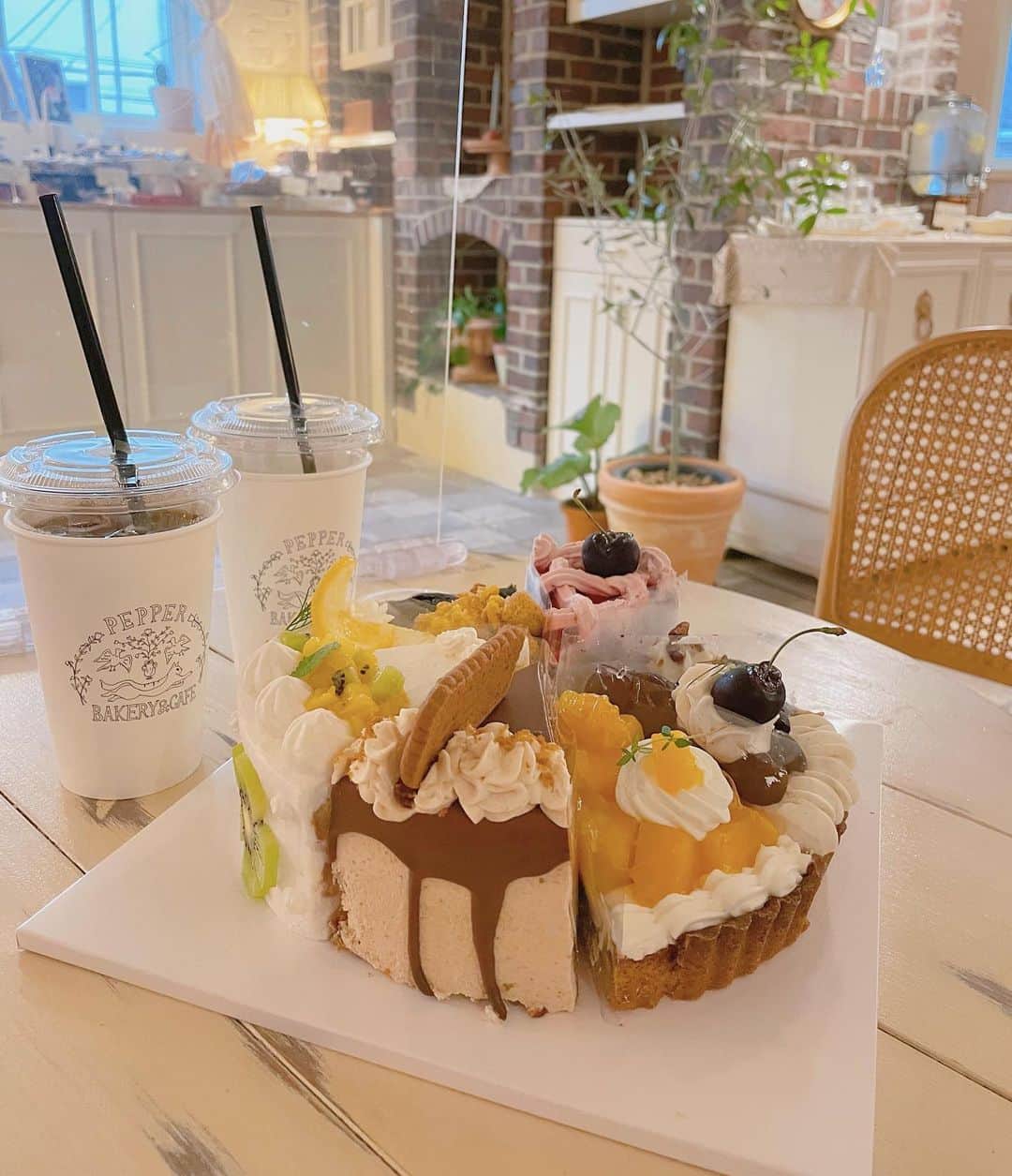 キム・チョンアさんのインスタグラム写真 - (キム・チョンアInstagram)「먹기 너무 아까운 빵들  박살내고 온날 🥖 이게 모두 글루텐프리라니...🤍  #카페페퍼 #잠실카페」6月22日 18時44分 - 94_j.a