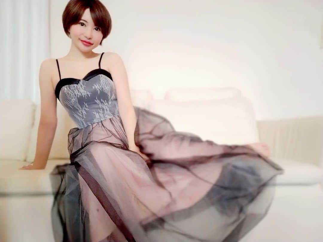 里美ゆりあのインスタグラム：「たまにはロングドレス👗✨  #dress」