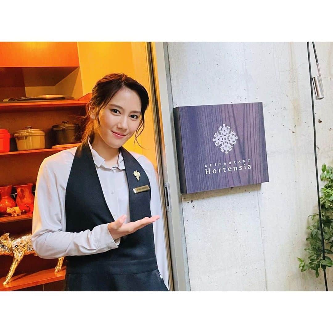 山本千尋のインスタグラム：「この後22時~『着飾る恋には理由があって』最終回です！私にとって初のプライムタイムでの地上波連続ドラマ、実力不足を身にしみて感じながらも日々奮闘出来る課題を与えて頂き、非常に有難い経験をさせて頂きました。  いよいよ最終回、それぞれの進む道にドキドキしながら一緒に"うちキュン"しましょう！  #着飾る恋 #着飾る恋には理由があって  #最終回 #是非ご覧下さい #こうじに会いたかったな」