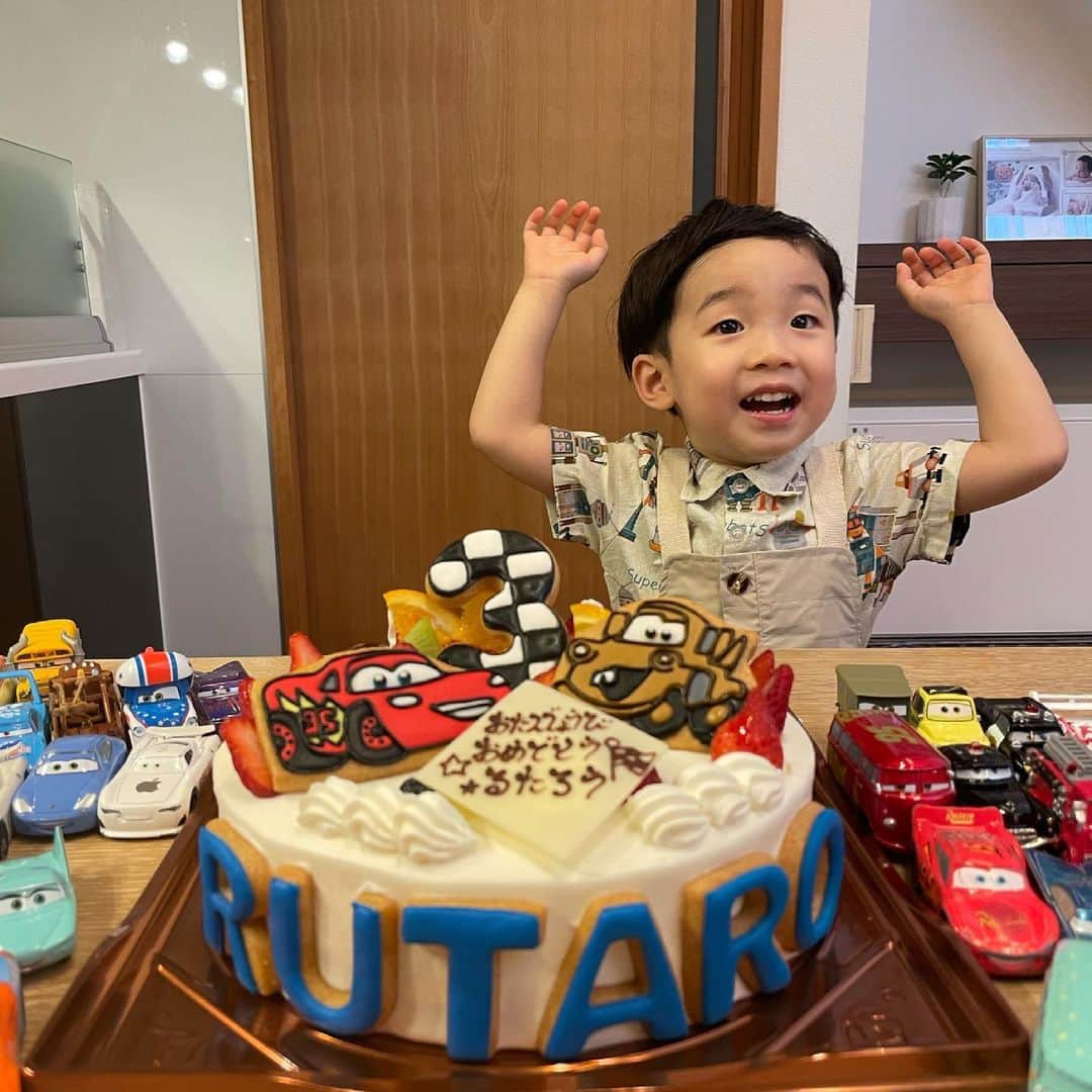 のインスタグラム：「・ 琉太郎くん。 6月19日で3歳になりました。 おめでとう。 これからもずっと健康で。 そしてずっとこの笑顔でいてね。」