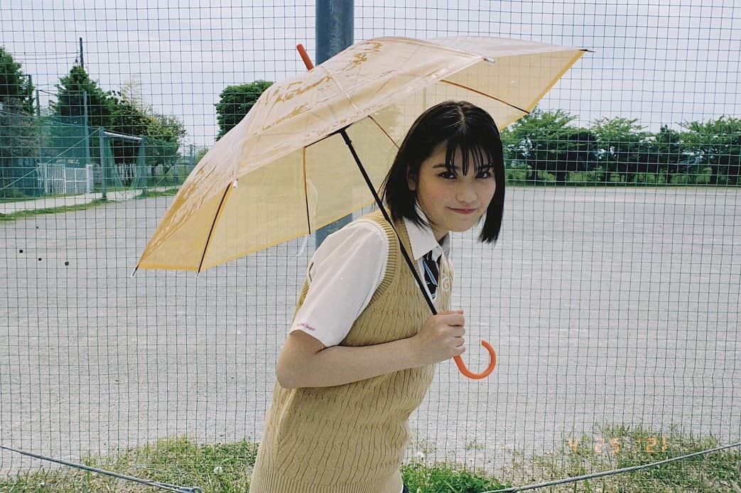 田中南さんのインスタグラム写真 - (田中南Instagram)「かさ︎ ︎☂︎   おれんじの傘が可愛くてるんるんしてた👼🏻      #ニコモ  #梅雨  #梅雨対策  #傘  #オレンジ  #ボブ  #jc3  #田中南」6月22日 21時44分 - minam_tanaka