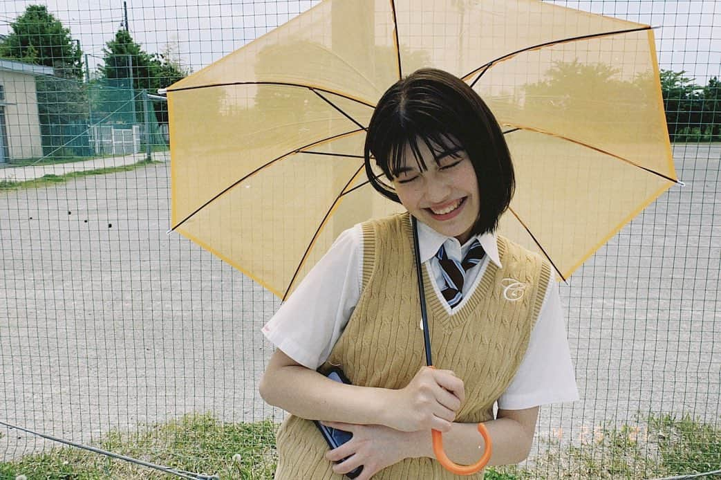 田中南さんのインスタグラム写真 - (田中南Instagram)「かさ︎ ︎☂︎   おれんじの傘が可愛くてるんるんしてた👼🏻      #ニコモ  #梅雨  #梅雨対策  #傘  #オレンジ  #ボブ  #jc3  #田中南」6月22日 21時44分 - minam_tanaka