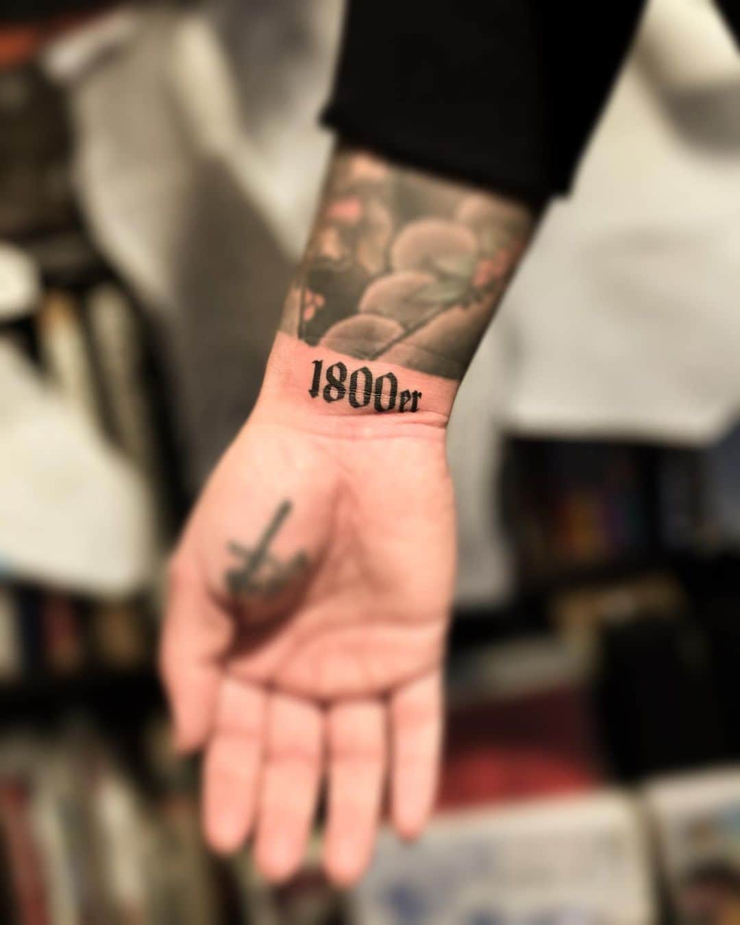 彫師美漸のインスタグラム：「@kuri_partymonster @1800tequila @1800tequilajp ・ #1800tequila #tequila #刺青 #彫師 #美漸 #彫師美漸 #海老名 #中目黒 #タトゥー #東京タトゥー #tokyo #tattoo #art #fashion #bizenart #bizen #문신　#Bizentattoo  #tattooer #tattooist #tattooartist #tattooart #tattooshop #japanesetattoo」