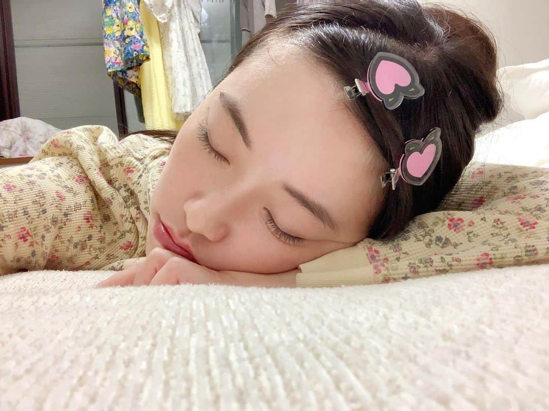 小田飛鳥さんのインスタグラム写真 - (小田飛鳥Instagram)「しごおわ。この出し切ってカラッカラの感覚が好き☺︎ 今日は祖父の命日⭐︎ 仕事が好きで、お酒が好きで、人が好きで、身内にはワガママ。ソックリ（笑） 遺影に冷たいビールを置いて、乾杯しました🍻 #出汁切れ」6月22日 21時59分 - asuka_oda_0320