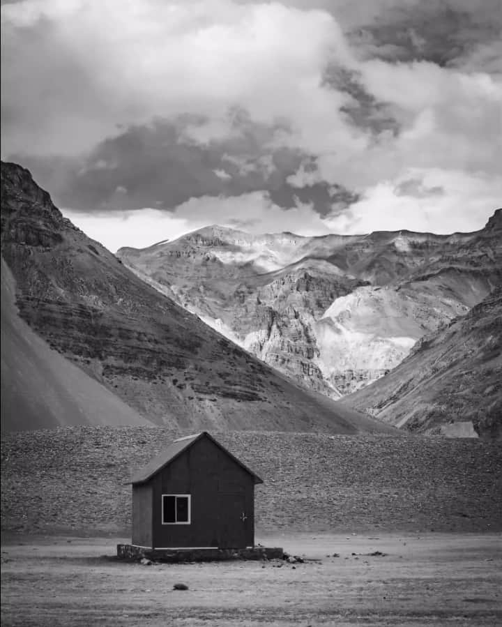 Abhinav Chandelのインスタグラム：「The Levitating Hut  My first NFT drop on @wazirxnft, in collaboration with @unkitaaaa  To buy/collect it, check the link in my about me or drop me a DM . . .  We came across a lonely hut in the high altitudes of Spiti. It made us wonder how it reached here.  Did it spring up from the ground? Did an alien ship drop it here? Did it come during the great floods? Or it came flying from somewhere else?  Here's a glimpse of what might've happened all those years ago, in the mystical Himalayas.」