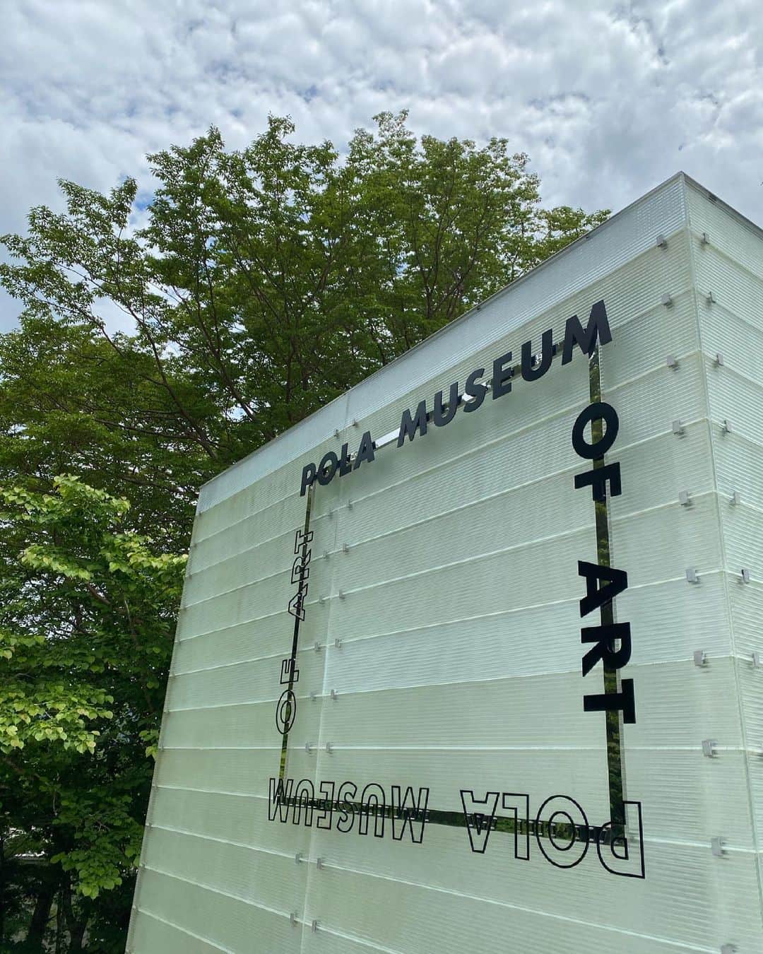 実緒さんのインスタグラム写真 - (実緒Instagram)「.  Pola美術館🥥🍃🤍  中がすごくお洒落でびっくりした  #美術館 #美術館巡り #箱根 #ポーラ美術館 #pola」6月22日 22時13分 - bunbun___mio