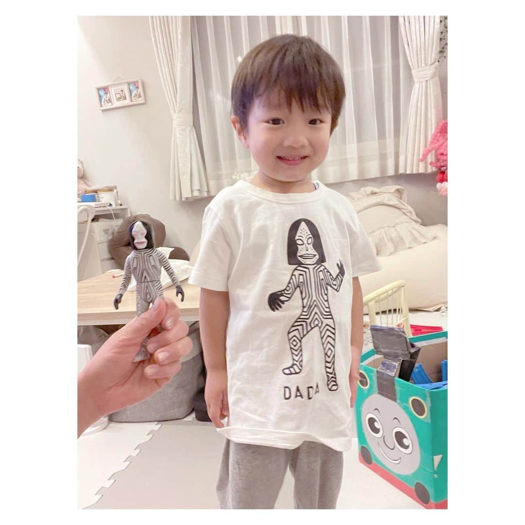 辻希美さんのインスタグラム写真 - (辻希美Instagram)「お風呂上がりのダダTシャツにダダ😂💕💕✨  ダダが好き過ぎる😂💕笑笑。  これはアルアル？ 珍しいの？笑」6月22日 23時49分 - tsujinozomi_official