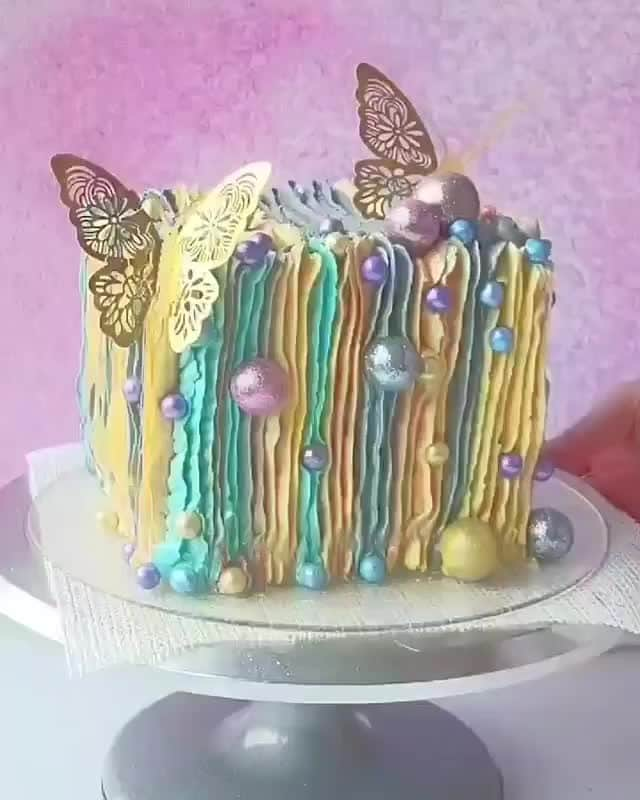 2.8 Milllon CAKESTERS!のインスタグラム：「This amazing cake is made⁠ .⁠ by @sashacakeschicago」