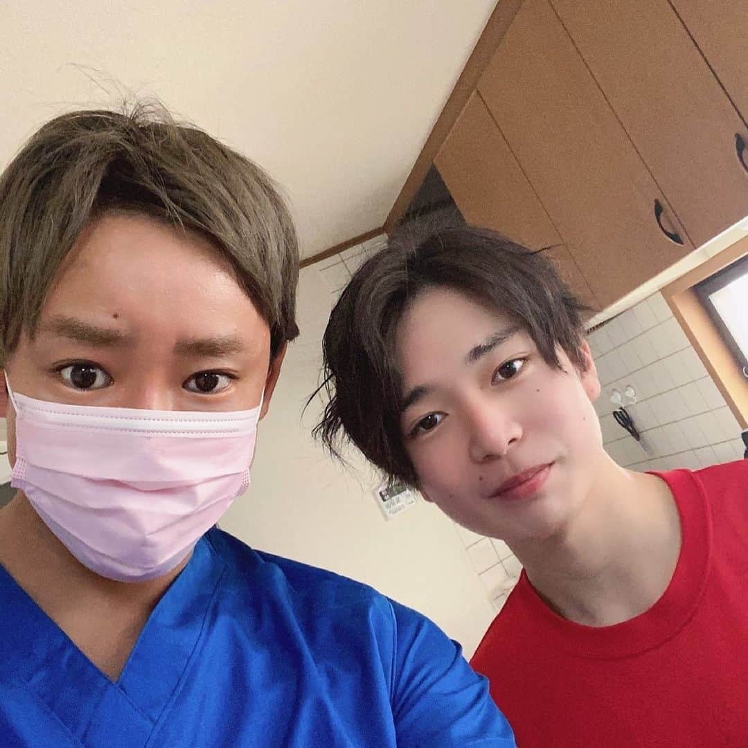 楽しんごさんのインスタグラム写真 - (楽しんごInstagram)「最近レベルイケメン多いんですけど！🥰皆様も是非骨盤矯正にいらして下さいませ💖#レベチイケメン#イケメン#ほぐしんご」6月23日 1時37分 - tanoshingo.official