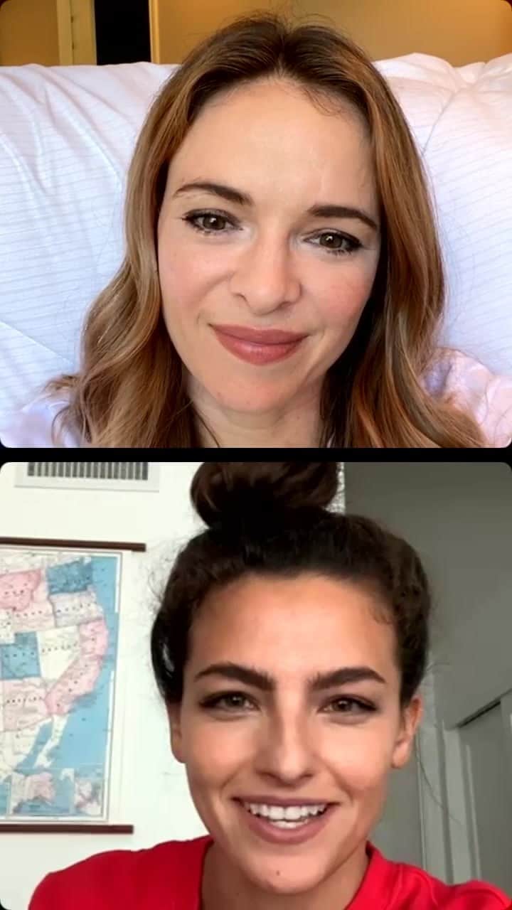ダニエル・パナベイカーのインスタグラム：「Chatting with @kaylacheriecompton about tonight’s episode, which I directed」