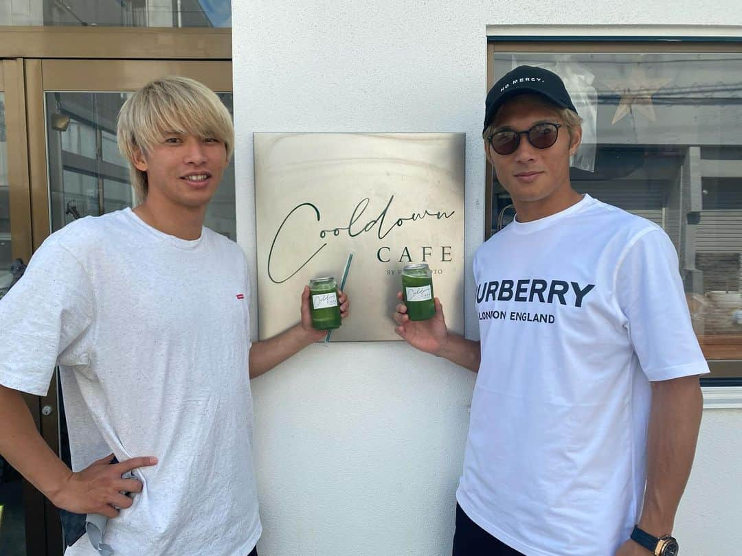 荒木大吾のインスタグラム：「COOLDOWN  CAFE by FACE KYOTOが７月４日にopenします！  お店のコンセプトは sports✖Cafe✖Wellness 無農薬野菜、上質な食材にこだわり素材を活かしたフード＆ドリンク豊富なCafeです！  ぜひOpenしたら行ってみてください！  #cooldown #cafe #face #kyoto #京都カフェ #京都サンガ  #飯田 #顔むくみ #防止 #ドリンク　#飲んでます」