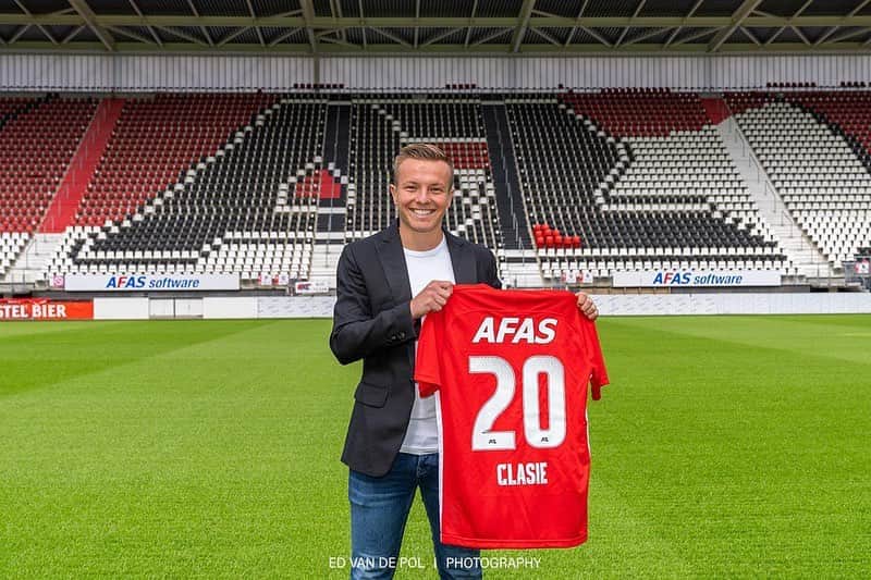 ヨルディ・クラーシさんのインスタグラム写真 - (ヨルディ・クラーシInstagram)「Happy to renew my contract 🔴⚪️ #azalkmaar」6月23日 7時09分 - jordyclasie