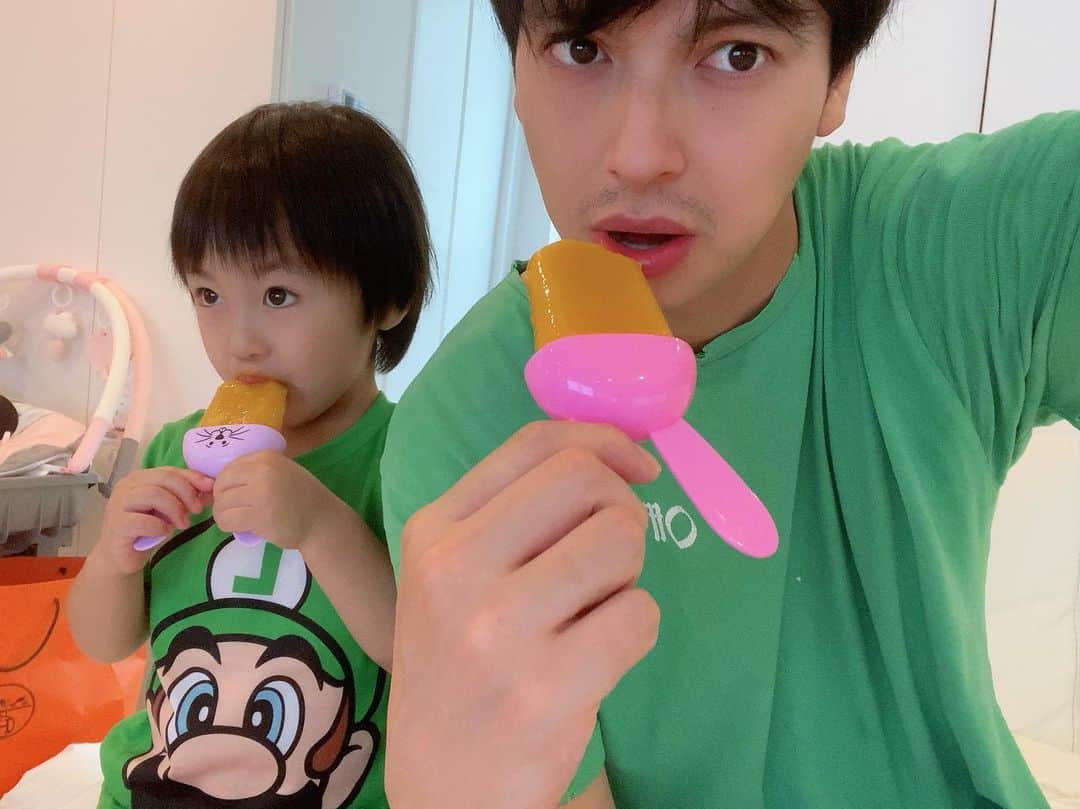 アレクサンダーのインスタグラム：「おはよー」