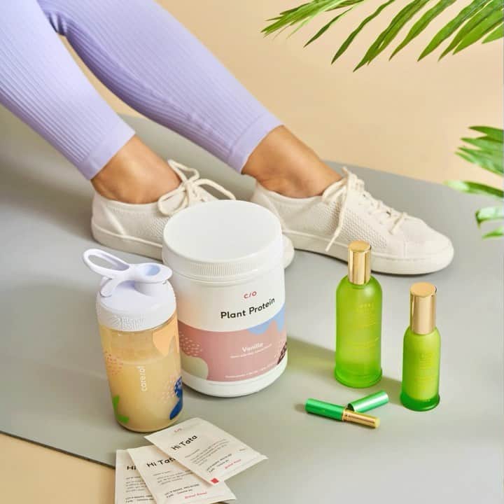 ソルドスのインスタグラム：「✨GIVEAWAY✨⁣⁣ ⁣⁣ get out there and keep on glowing — we’re teaming up with a few of our favorite brands to help you feel (and look) your best on the go this summer! to enter, follow all the brands tagged and head to our link in bio for a chance to win a…⁣⁣ ⁣⁣ ☀️$500 gift card from @soludos⁣⁣ ⁣⁣ ☀️$500 gift card from @tataharperskincare⁣⁣ ⁣⁣ ☀️$500 gift card from @neuapparel⁣⁣ ⁣⁣ ☀️6-month subscription of personalized vitamins, protein, and more from ($360)⁣⁣ @careof  ⁣⁣ giveaway ends 6/27 at 11:59 pm EST. open to 18+ & U.S & Canadian residents only. good luck!」