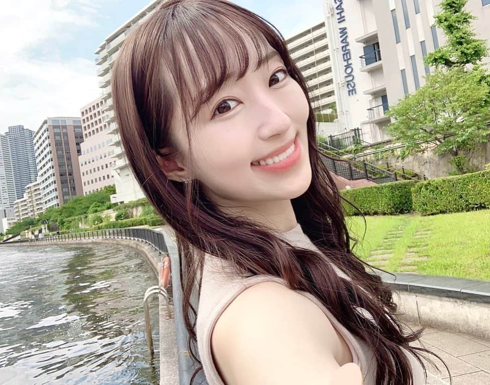 小島まゆみのインスタグラム：「. . .  おはようございます🌻  今日も一日素敵な日になりますように！」